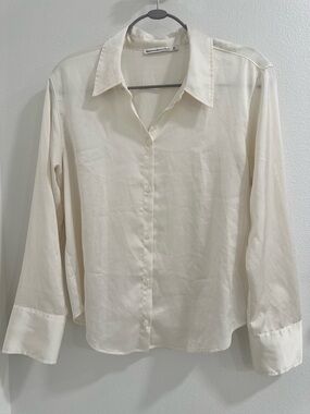 Abercrombie & Fitch Cream
Button Up Blouse
